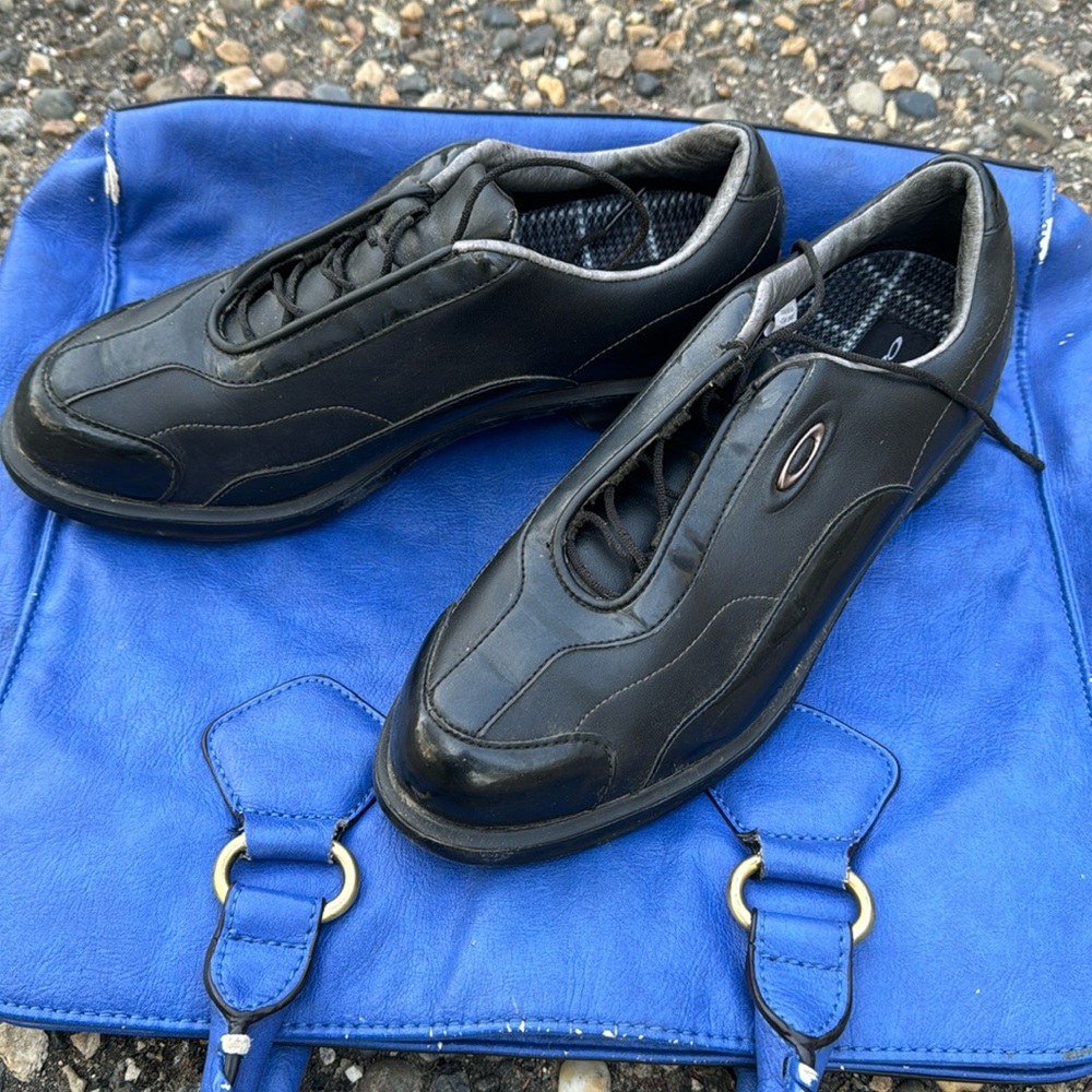 Black Oakley woman’s golf shoes 7.5 39 size